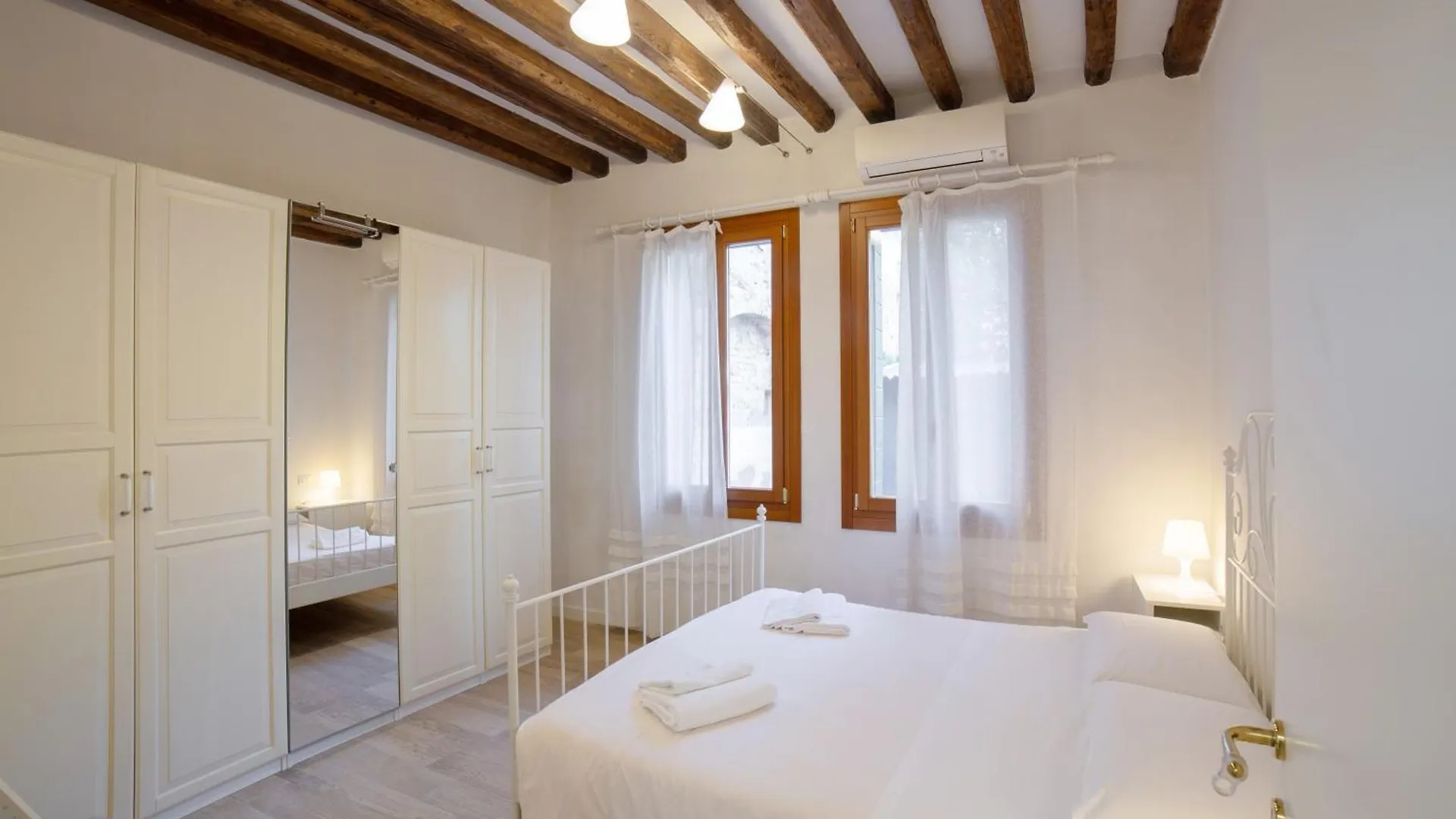 Ca Lion By Venicevillas, Vicino Biennale Apartment Venice